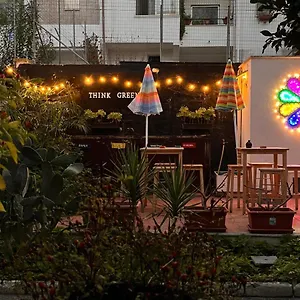 Urban Oasis Hostal